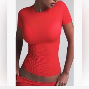 SKIMS FITS EVERYBODY T-SHIRT CHERRY RARE